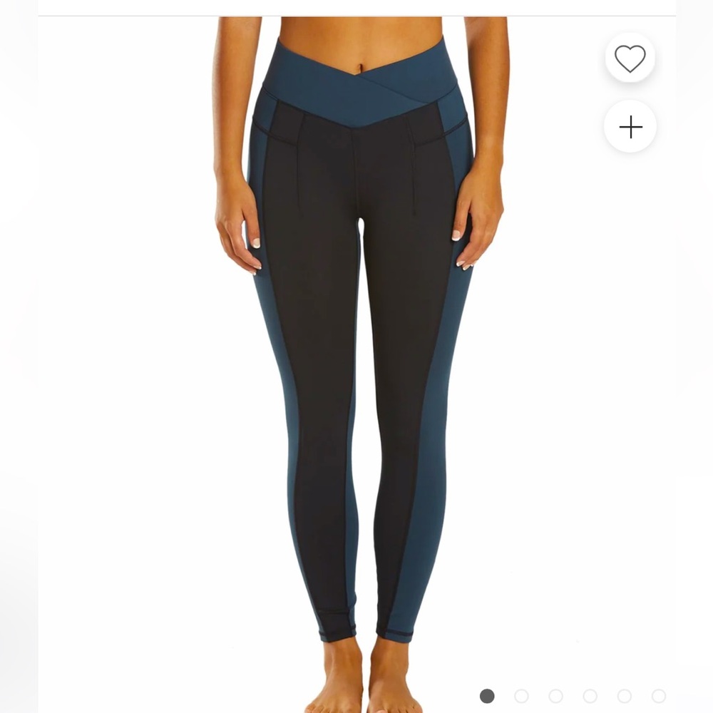 Like New Free People Rebel 7/8 Leggings in Black Navy